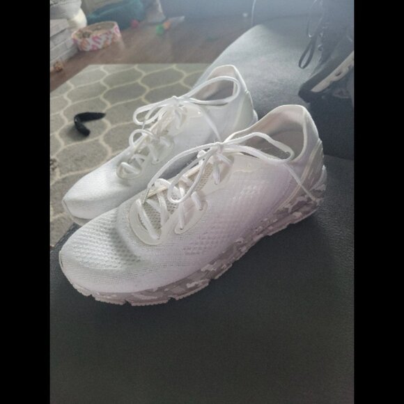 Men's size 11.5 Under Armour shoes - Picture 1 of 7